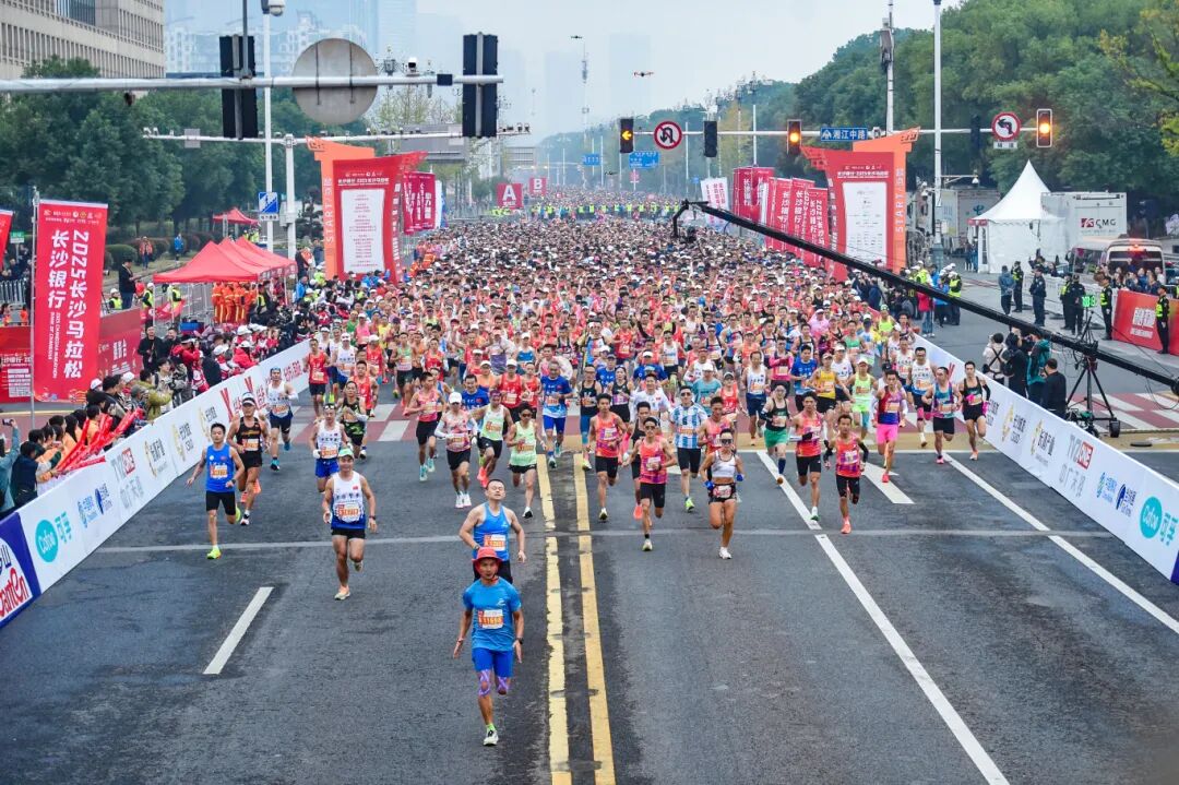 2025长沙马拉松圆满完赛 可孚医疗连续三年护航长马赛道